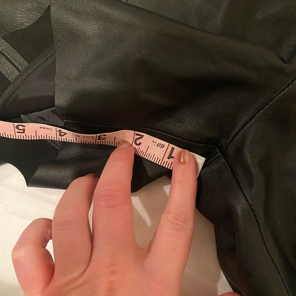 Elegant Black Leather Women Shorts - Picture 9 of 11